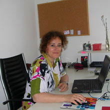 Loredana Apolloni, dessinateur de Site Web dans son Bureau, 